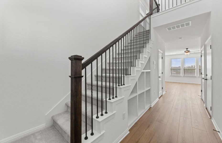 Spacious, unfurnished interior of a new home in Horizon Lake, Leander (Image 24).