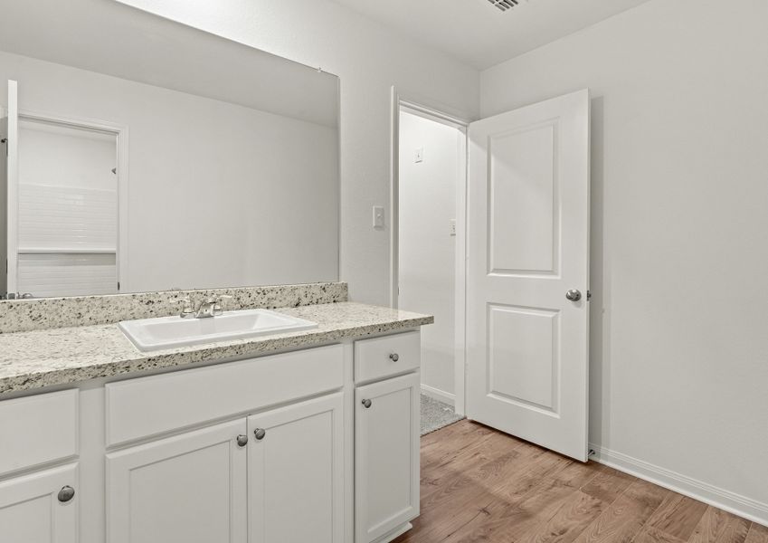 Secondary bathroom with tile detail in the tub
