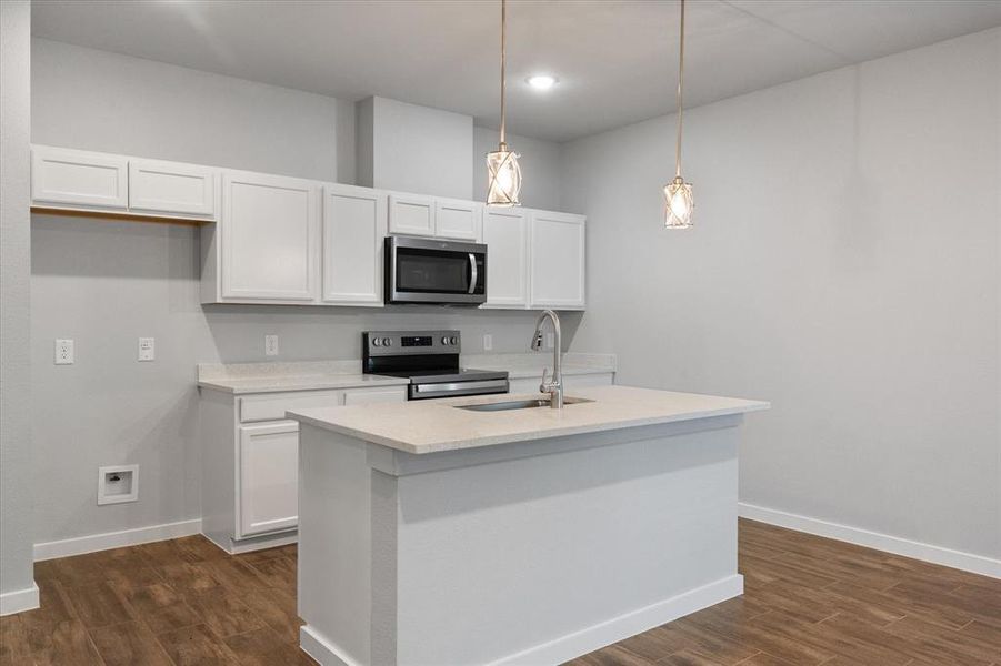 Furnished interior view inside a new home in , Corsicana (Image 9).