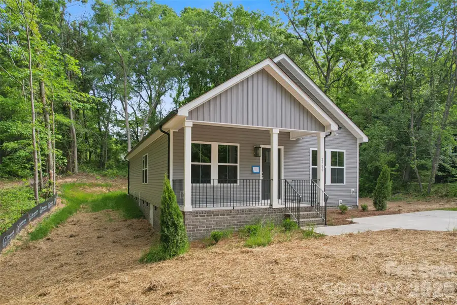 Exterior details and patio area of a home in , Gastonia (Image 3).