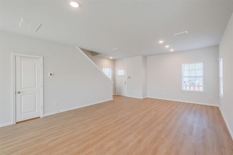 Spacious, unfurnished interior of a new home in , Houston (Image 13).