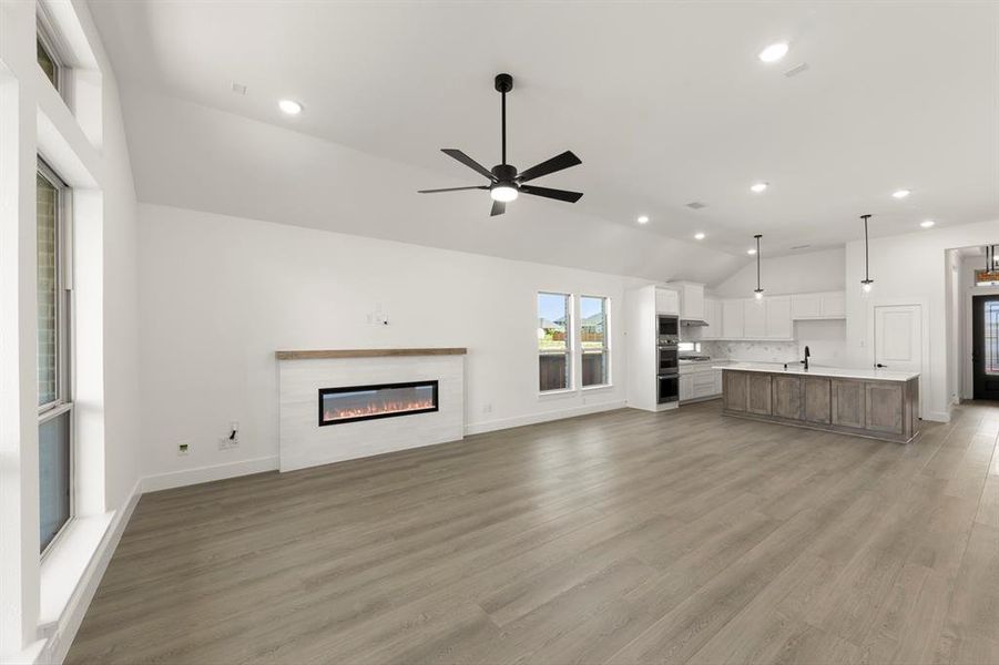 15. 1031 Gracious - Family (3)