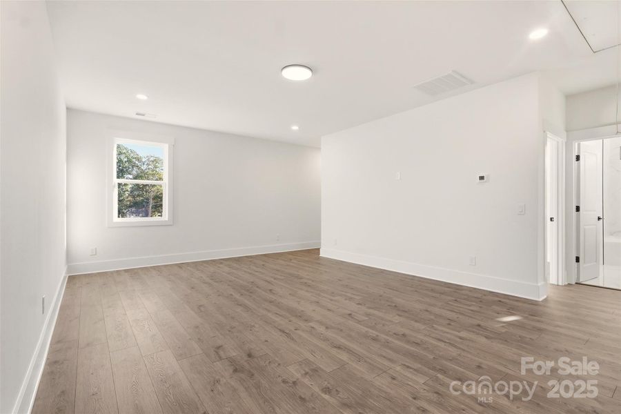 Spacious, unfurnished interior of a new home in , Monroe (Image 31).
