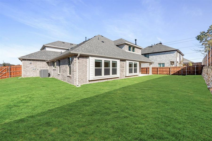 Exterior details and patio area of a home in Triple Diamond Ranch, Mansfield (Image 23).