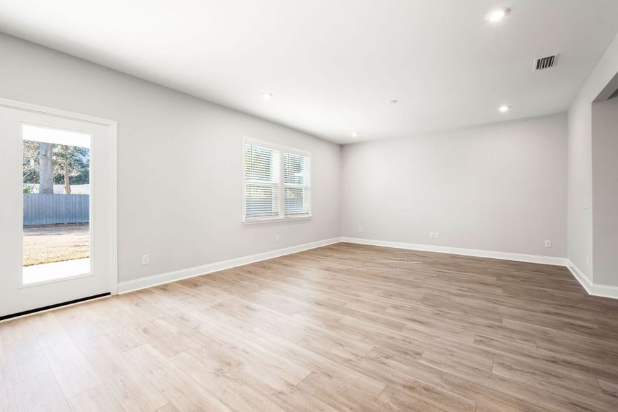 Spacious, unfurnished interior of a new home in Salem Bay, Beaufort (Image 14).