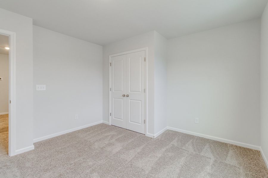 Spacious, unfurnished interior of a new home in Winston Point, Gilbert (Image 25).