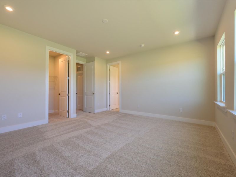 Spacious, unfurnished interior of a new home in Seven Oaks, Belmont (Image 20).