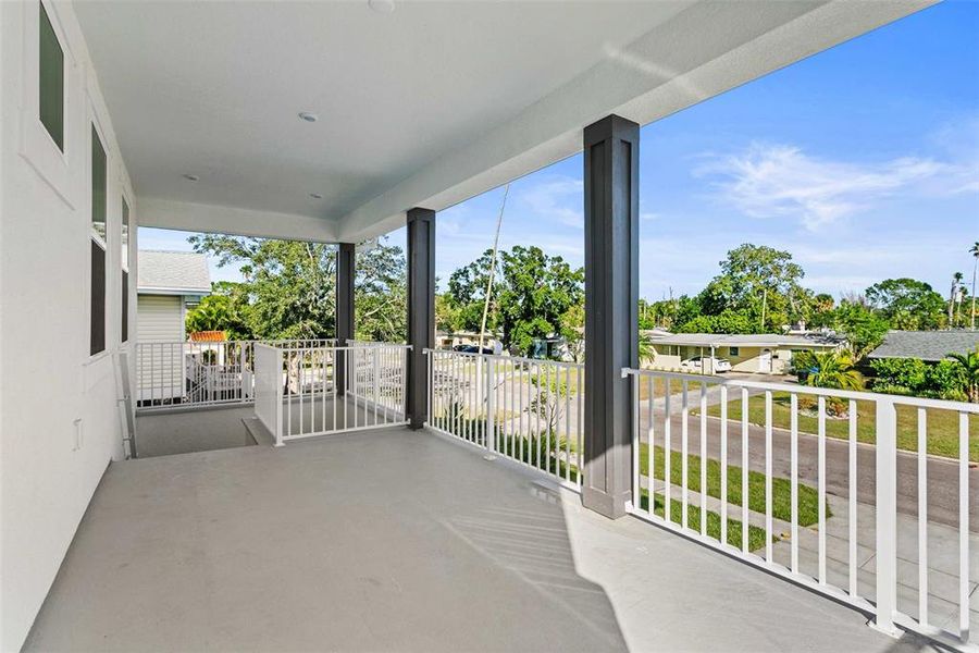 Exterior details and patio area of a home in , St. Petersburg (Image 21).