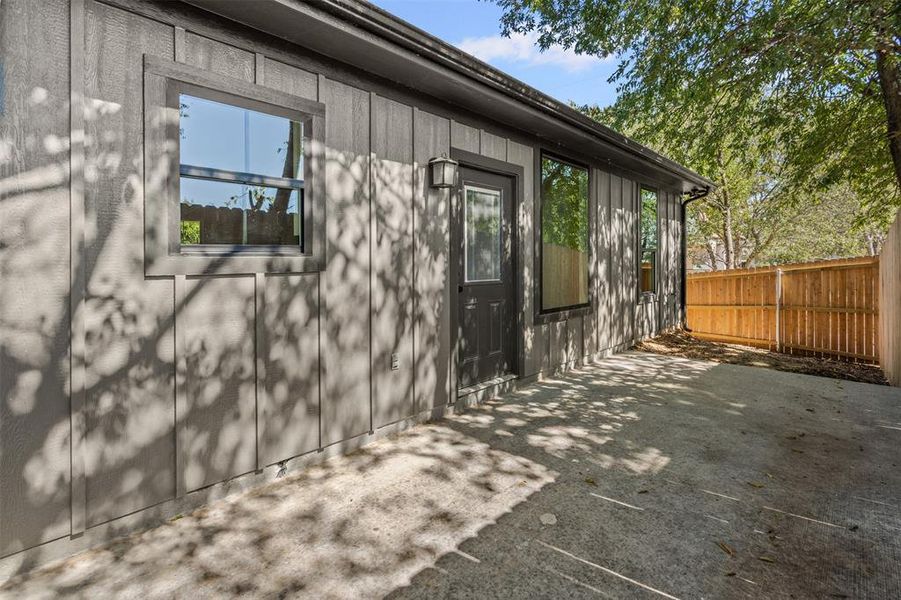 Exterior details and patio area of a home in , Mineral Wells (Image 4).