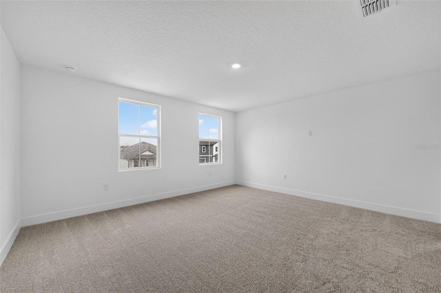 Spacious, unfurnished interior of a new home in Trailside, Mount Dora (Image 20).