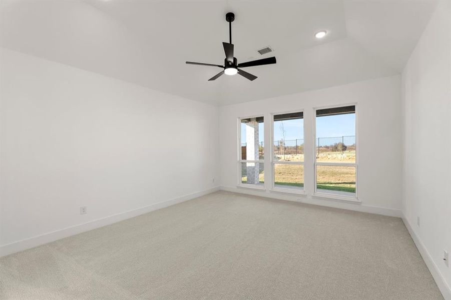 Spacious, unfurnished interior of a new home in Edgewood Creek, Celina (Image 28).
