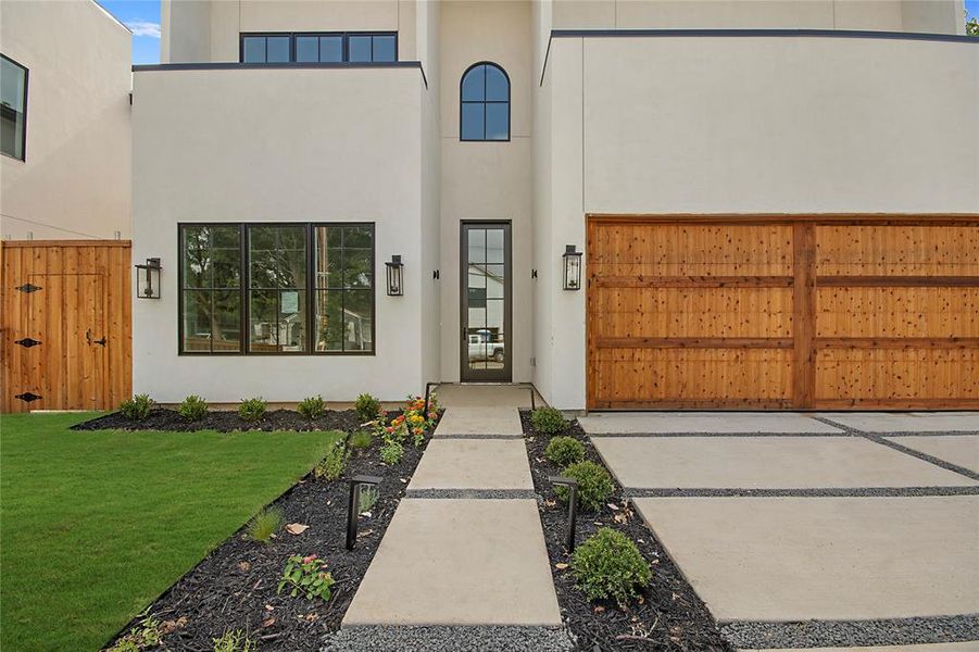 Exterior details and patio area of a home in , Dallas (Image 4).