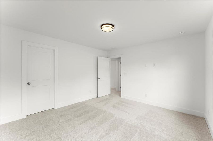 Spacious, unfurnished interior of a new home in Hillgrove Preserve, Powder Springs (Image 54).