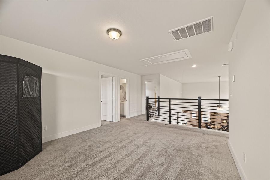 Spacious, unfurnished interior of a new home in Massey Oaks, Pearland (Image 30).