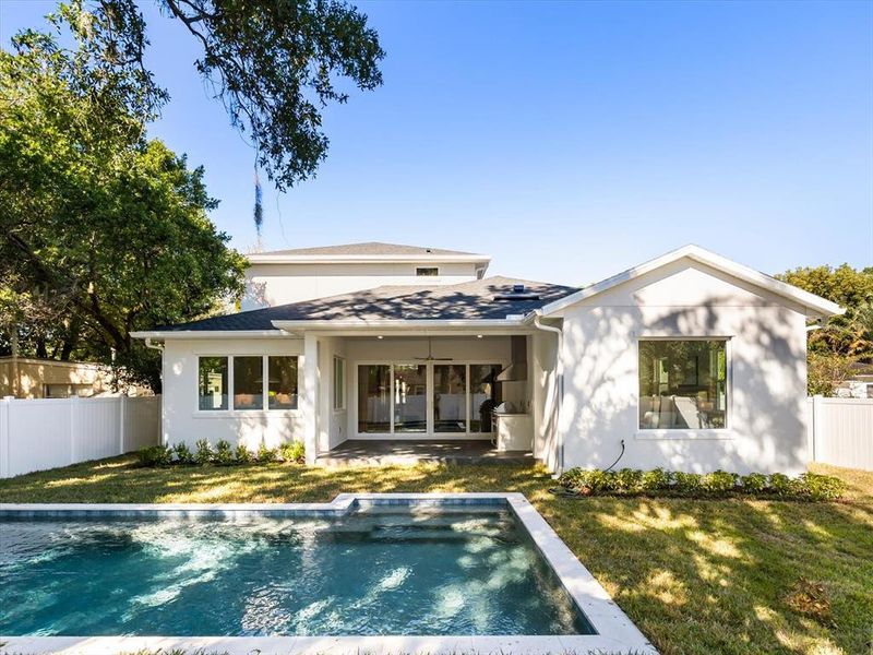 Exterior details and patio area of a home in , Orlando (Image 31).