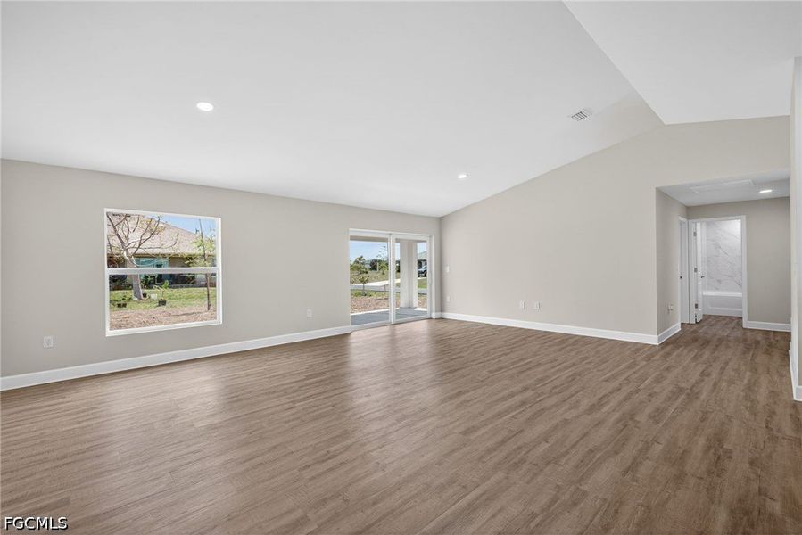 Spacious, unfurnished interior of a new home in Cape Coral, Cape Coral (Image 15).