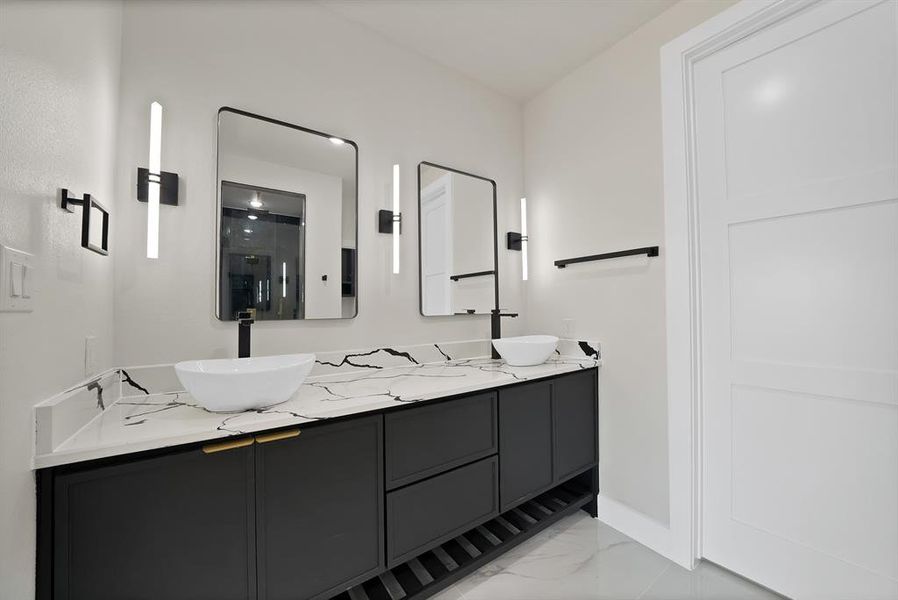 Furnished interior view inside a new home in , Fort Worth (Image 10).