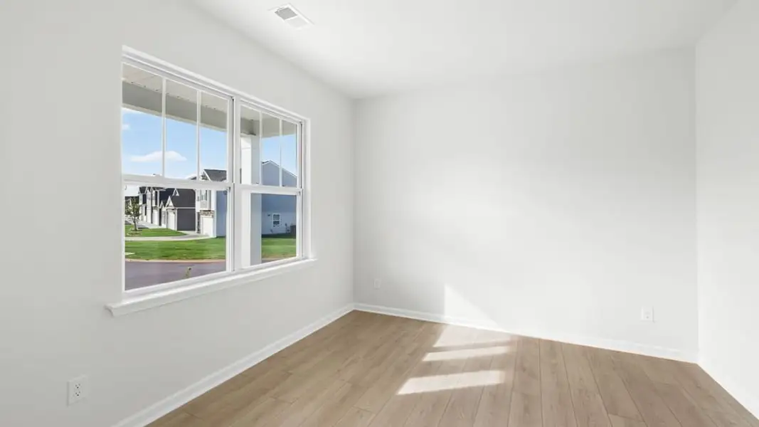Spacious, unfurnished interior of a new home in Chestnut Ridge, Greenville (Image 18).