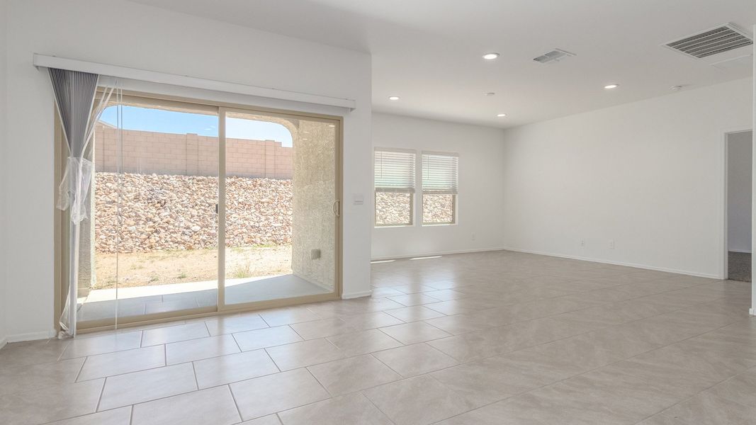 Spacious, unfurnished interior of a new home in Sycamore Vista, Vail (Image 13).