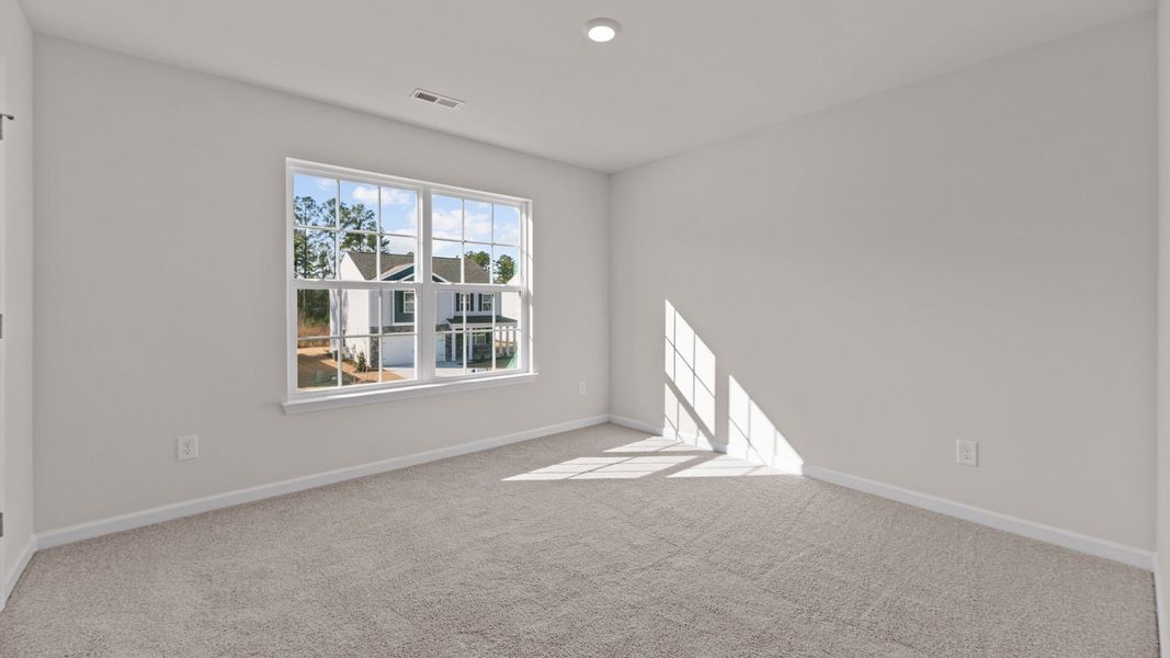 Spacious, unfurnished interior of a new home in East Ridge, Ayden (Image 33).