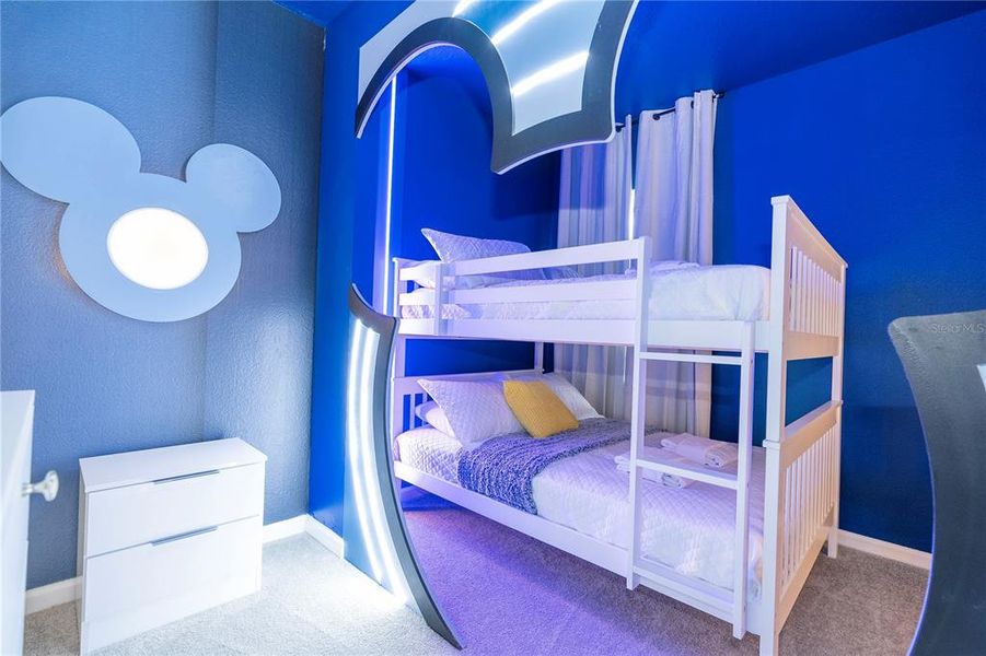 Furnished interior view inside a new home in , Orlando (Image 40).