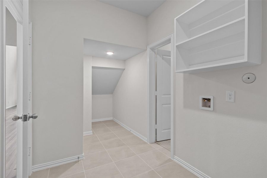 Spacious, unfurnished interior of a new home in Creekhaven, Iowa Colony (Image 18). Spacious, unfurnished interior of a new home in Creekhaven, Iowa Colony (Image 18).