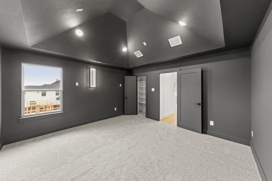 Representative unfurnished interior of a home built from the 6051 by Tradition Homes in Mustang Lakes, McKinney (Image 28).