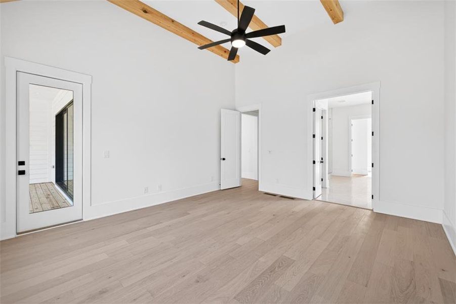 Spacious, unfurnished interior of a new home in , Jefferson (Image 36).