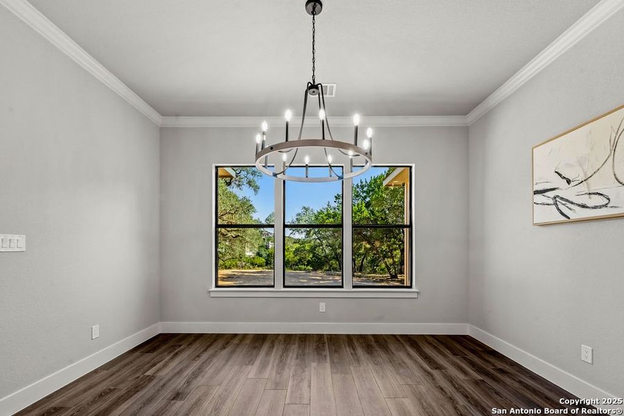 Spacious, unfurnished interior of a new home in , Canyon Lake (Image 21).