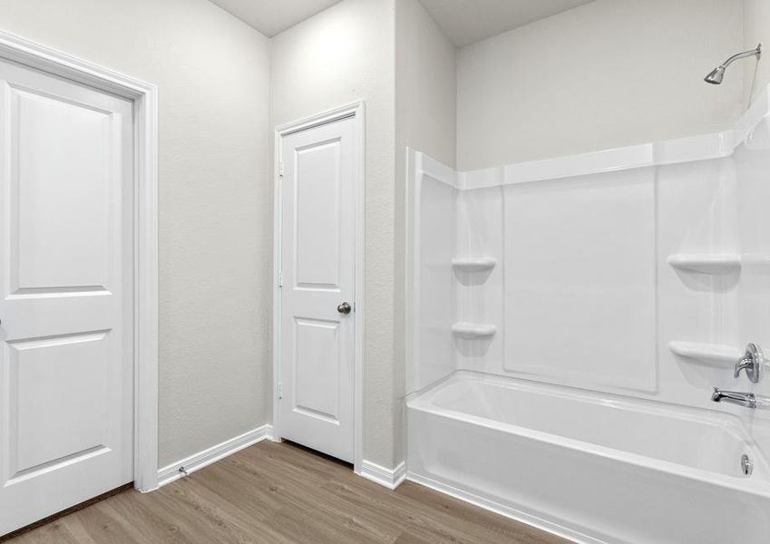 A shower/tub combination and an additional linen closet in the master bathroom