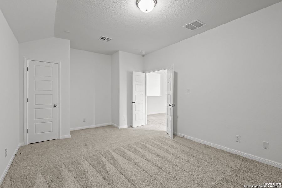 Spacious, unfurnished interior of a new home in Homestead 75', Schertz (Image 17).