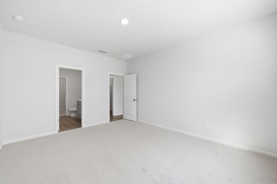 Spacious, unfurnished interior of a new home in Grand Arbor, Blythewood (Image 15).