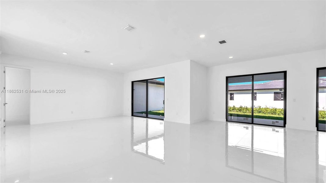Spacious, unfurnished interior of a new home in , Miami (Image 41).