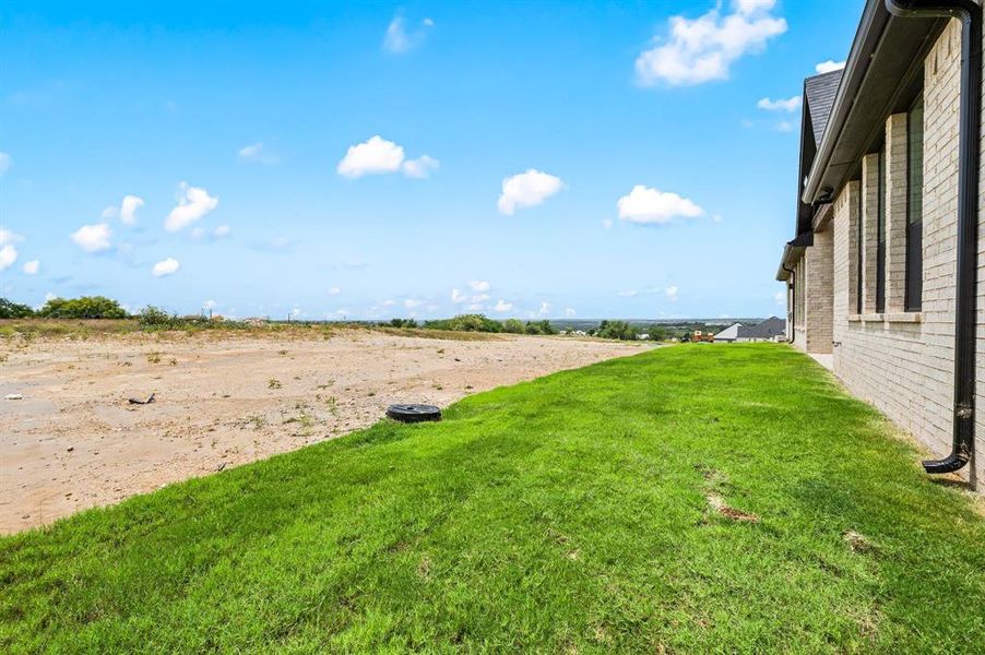 Exterior details and patio area of a home in Bella Crossing, Fort Worth (Image 25).