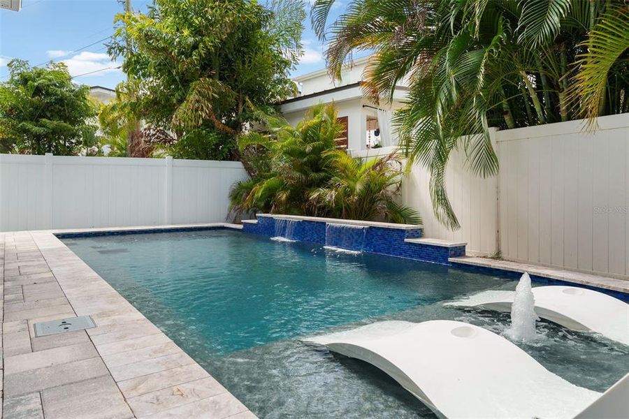 Exterior details and patio area of a home in , Tampa (Image 23).