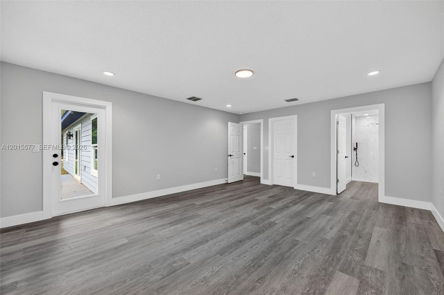 Spacious, unfurnished interior of a new home in , Dunnellon (Image 28).