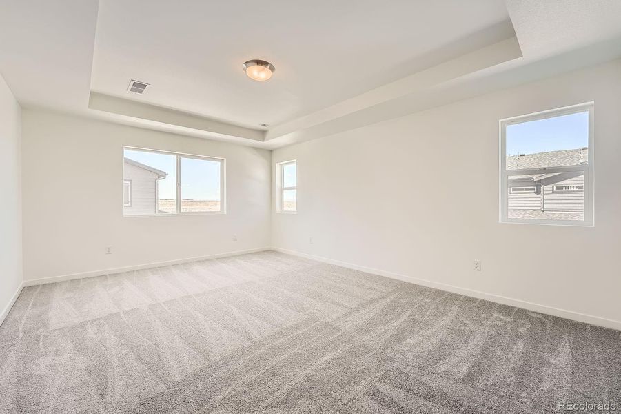 Spacious, unfurnished interior of a new home in Elevations at Murphy Creek, Aurora (Image 11).