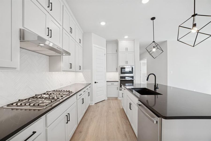 Furnished interior view inside a new home in Myrtle Creek, Waxahachie (Image 9). Furnished interior view inside a new home in Myrtle Creek, Waxahachie (Image 9).