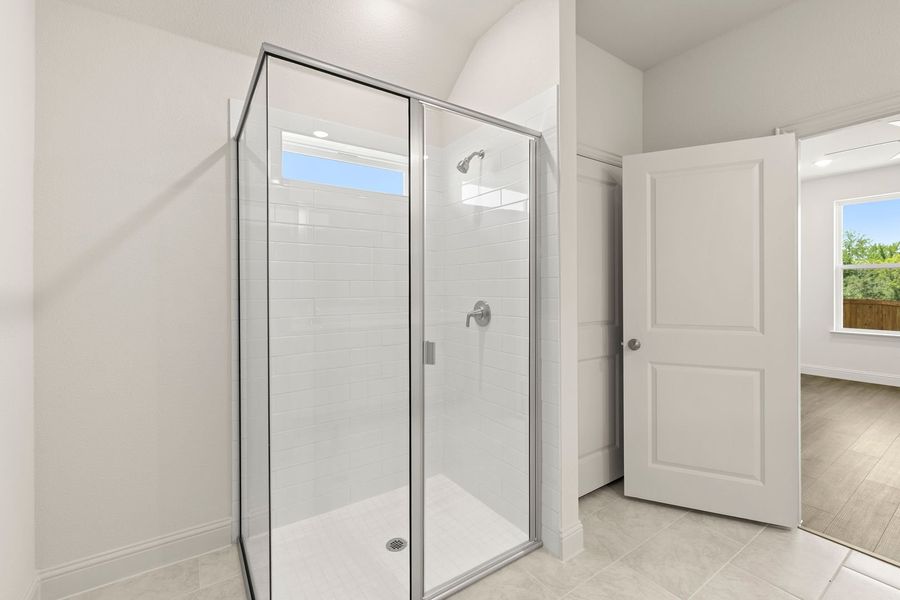 Furnished interior view inside a new home in Creekside, Royse City (Image 16).