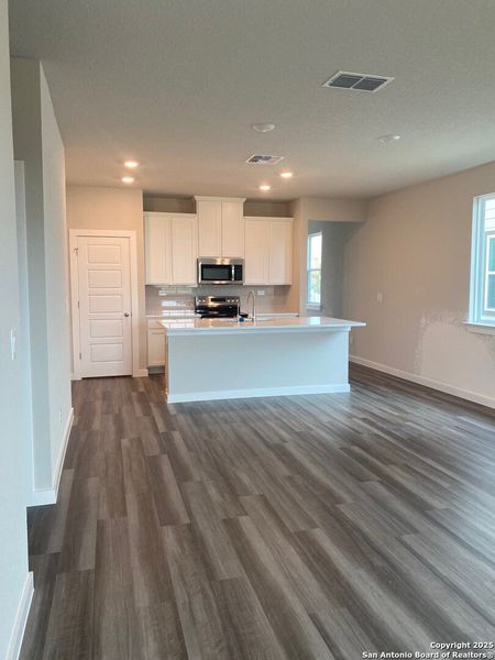 Furnished interior view inside a new home in Highland Ridge, New Braunfels (Image 10).
