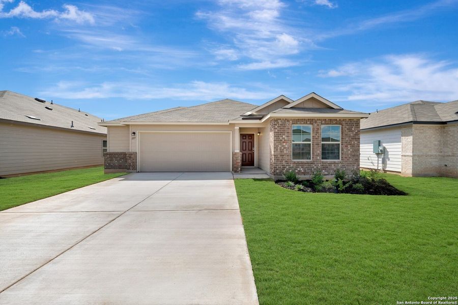 Exterior details and patio area of a home in Greenspoint Heights, Seguin (Image 18).