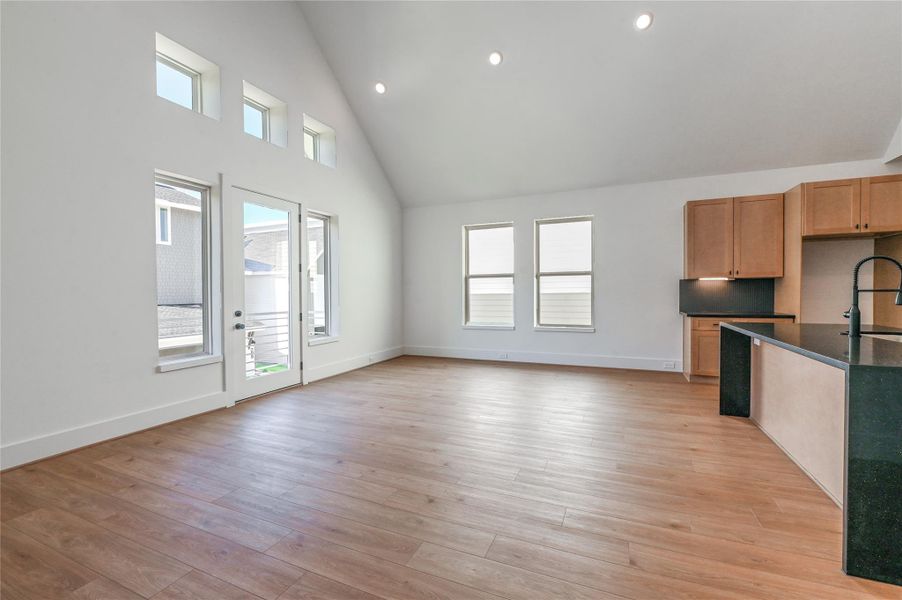 Spacious, unfurnished interior of a new home in , Houston (Image 22).