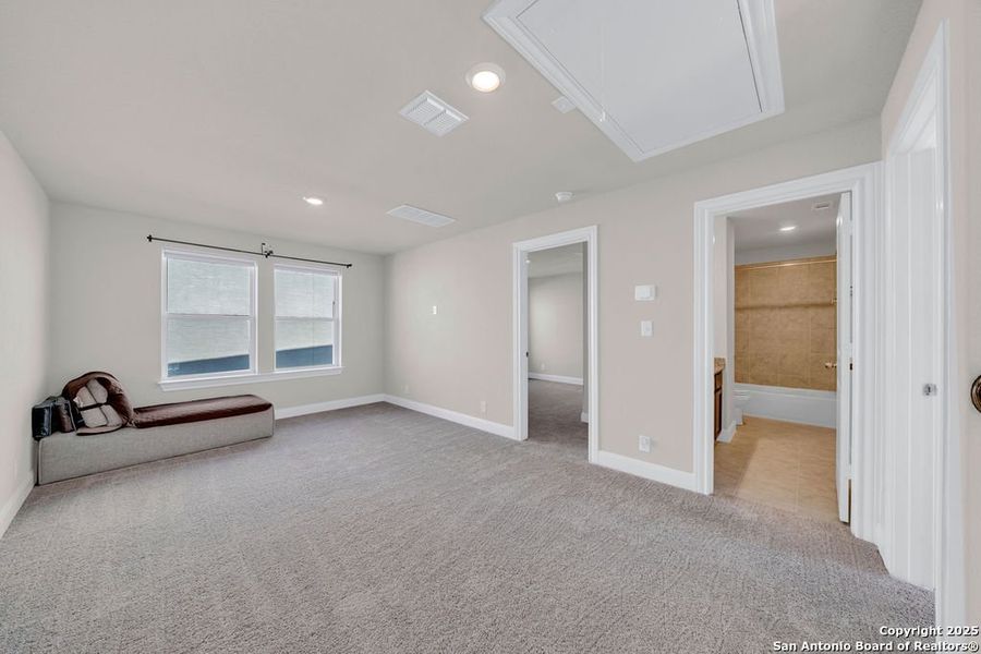 Spacious, unfurnished interior of a new home in Stillwater Ranch, San Antonio (Image 13). Spacious, unfurnished interior of a new home in Stillwater Ranch, San Antonio (Image 13).