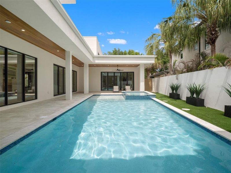 Exterior details and patio area of a home in , Orlando (Image 31).