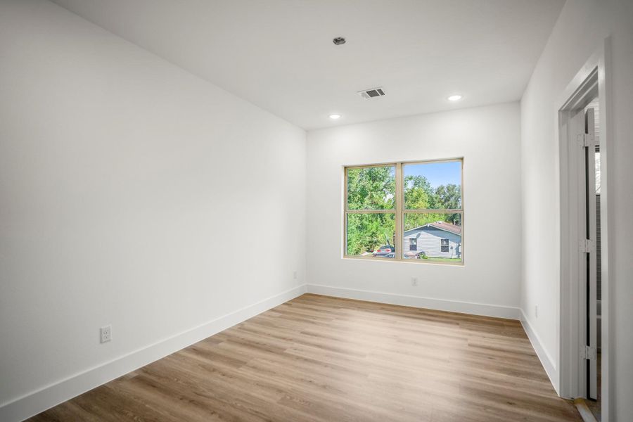 Spacious, unfurnished interior of a new home in , Houston (Image 36).