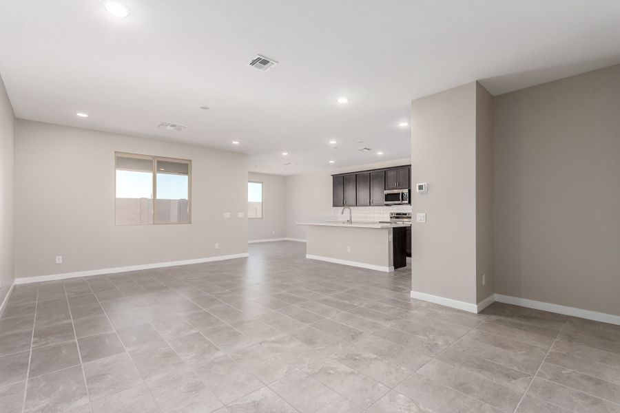 Spacious, unfurnished interior of a new home in Wildera, San Tan Valley (Image 7).
