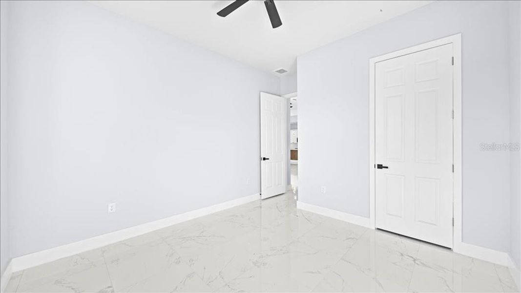 Spacious, unfurnished interior of a new home in , Cape Coral (Image 25).