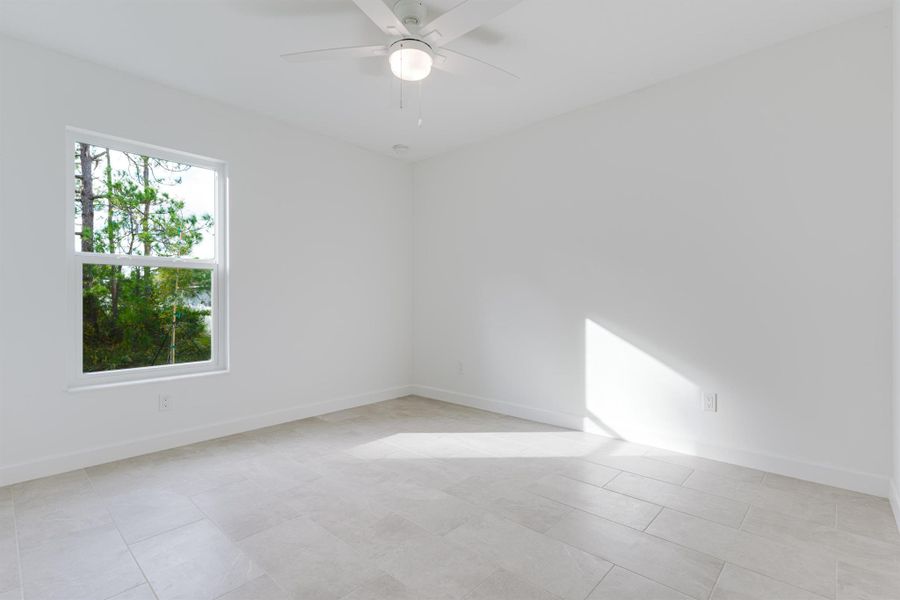 Spacious, unfurnished interior of a new home in , Vero Beach (Image 11).