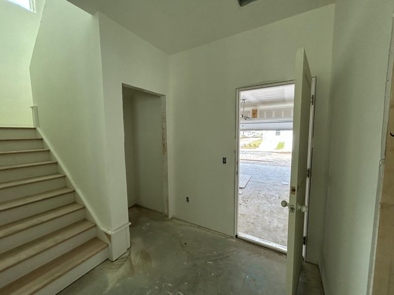 Spacious, unfurnished interior of a new home in , Summerville (Image 27).