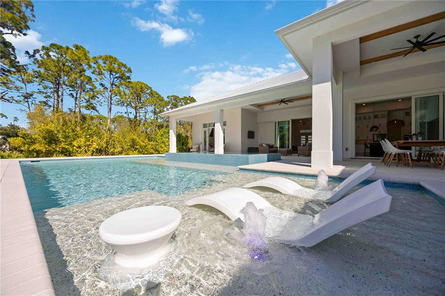 Exterior details and patio area of a home in , Port Charlotte (Image 26).